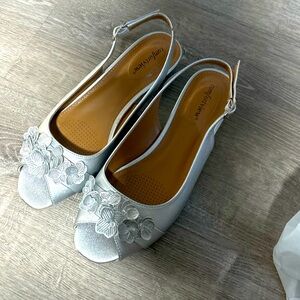 Confortview color  silver casual sandals size 10W